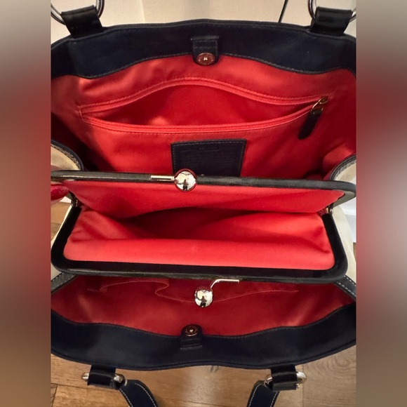 *Vintage* Authentic Coach Cream + Navy Purse, Laura Handbag with Kiss-lock - Picture 11 of 16